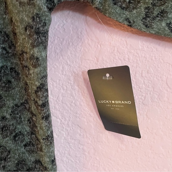 NWT Lucky Brand cheetah print blouse long sleeve shirt soft - Picture 3 of 6